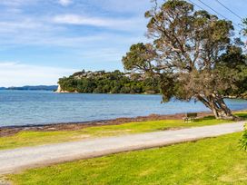 A bench along a path near the ocean at Heron's Hideaway - Snells Beach