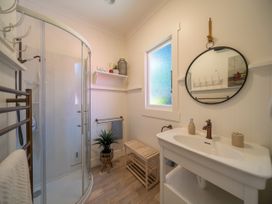 Fiordland Hideaway - Te Anau Holiday Home -  - 1177366 - thumbnail photo 16