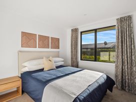A bedroom with a bed and window at Mako Haven - Mountain Outlook, Wanaka