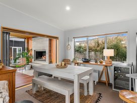 A dining room with a table and chairs at Sweet Seabreeze - Mangawhai Heads Holiday Home Mangawhai
