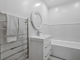 A bathroom with a sink and bathtub at Cromwell Holiday Home in Cromwell