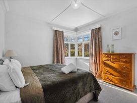 A bedroom with a bed and window at Cromwell Holiday Home in Cromwell