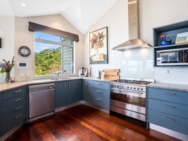A kitchen with appliances and a window at Wellington Holiday in Wellington