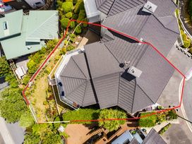 A top view of rooftops and gardens at Wellington Holiday in Wellington