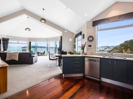 A living room and kitchen with a view at Wellington Holiday in Wellington