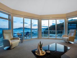A living room with armchairs and a coffee table at Wellington Holiday in Wellington