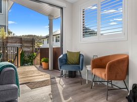 A seating area with chairs and a table at Kawau Bay Escape - Snells Beach