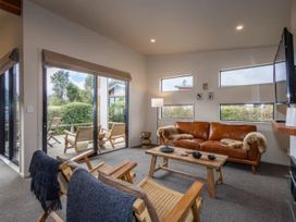 A living room with a sofa and a coffee table at Alpine Retreat - Ohakune Holiday Home in Ohakune