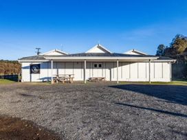 A building with a table and benches at Taylor Lodge Adventure Base - Erua Holiday Home National Park