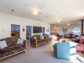 A common room with sofas and a coffee table at Taylor Lodge Adventure Base - Erua Holiday Home National Park