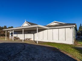 A building with outdoor seating at Taylor Lodge Adventure Base - Erua Holiday Home National Park