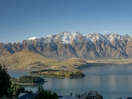 Alpine Luxe - Queenstown Holiday Home -  - 1178730 - thumbnail photo 2