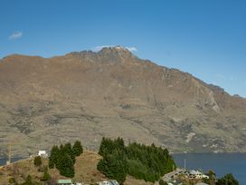 Alpine Luxe - Queenstown Holiday Home -  - 1178730 - thumbnail photo 10