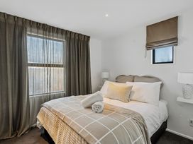 Alpine Luxe - Queenstown Holiday Home -  - 1178730 - thumbnail photo 14
