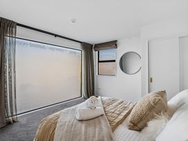 Alpine Luxe - Queenstown Holiday Home -  - 1178730 - thumbnail photo 16
