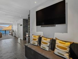 Alpine Luxe - Queenstown Holiday Home -  - 1178730 - thumbnail photo 6