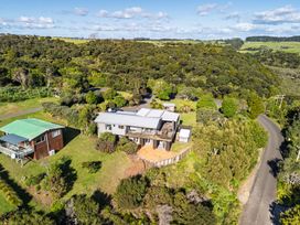 Coastal Serenity - Tapuaetahi Beach Escape -  - 1179048 - thumbnail photo 3