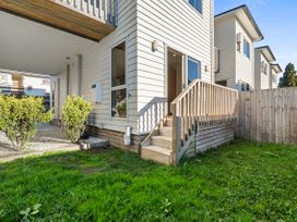 A outdoor area with steps and bushes at Hamilton