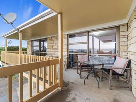 Coastal Calm - Raglan Holiday Home -  - 1179050 - thumbnail photo 20