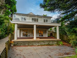 Birdsong Retreat - Titirangi Holiday Home -  - 1179051 - thumbnail photo 2