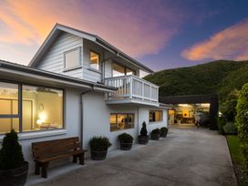 A house with balcony and garage at Bayview Haven - Waikawa Retreat in Picton