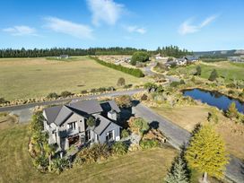 A house with garden and water pond at The Alpine Edge - Windwhistle Holiday Home, Canterbury