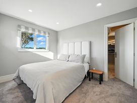 A bedroom with a bed and window at The Alpine Edge - Windwhistle Holiday Home, Canterbury