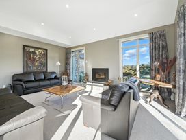 A living room with sofas, a coffee table, and a fireplace at The Alpine Edge - Windwhistle Holiday Home, Canterbury