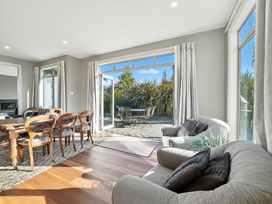 A dining room with a table and chairs at The Alpine Edge - Windwhistle Holiday Home in Canterbury