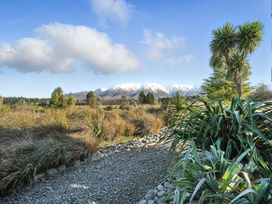A landscape with mountains and plants at The Alpine Edge - Windwhistle Holiday Home in Canterbury