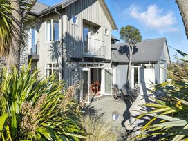 A house with balcony and outdoor seating area at The Alpine Edge - Windwhistle Holiday Home in Canterbury