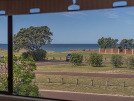Beachfront Landing - Pauanui Holiday Home -  - 1179474 - thumbnail photo 11