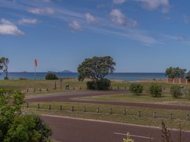 Beachfront Landing - Pauanui Holiday Home -  - 1179474 - thumbnail photo 12