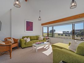Beachfront Landing - Pauanui Holiday Home -  - 1179474 - thumbnail photo 7