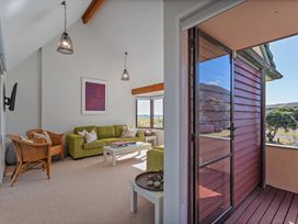 Beachfront Landing - Pauanui Holiday Home -  - 1179474 - thumbnail photo 10
