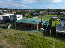 A house with water tanks and a patio at Natives Nest - Karikari Peninsula Escape in Kaitaia