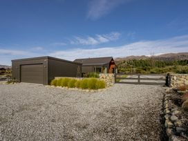 A garage and gate at Eight on Jackson - Luggate Holiday Home