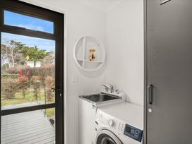 A laundry room with a washing machine and sink at Vista Haven - Bannockburn Holiday Home in Bannockburn