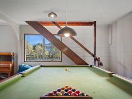 A game room with a pool table and an arcade machine at Rotorua Holiday Home in Rotorua