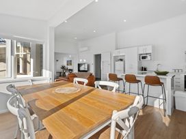 A dining room with a table and chairs at Arbor Villa - Greytown Holiday Home