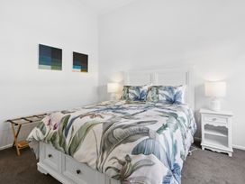 A bedroom with a bed and bedside tables at Arbor Villa - Greytown Holiday Home
