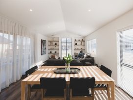 Modern Vista - Lake Hawea Holiday Home -  - 1181869 - thumbnail photo 10