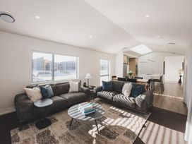 Modern Vista - Lake Hawea Holiday Home -  - 1181869 - thumbnail photo 5