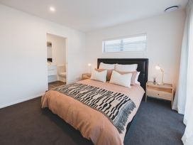 Modern Vista - Lake Hawea Holiday Home -  - 1181869 - thumbnail photo 13