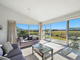 A living room with a view of the field at Flax Cottage - Canterbury Holiday Home, Canterbury