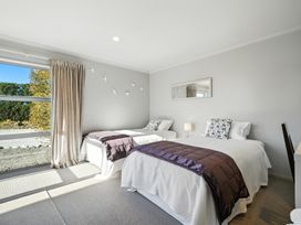 A bedroom with two beds and a window at Flax Cottage - Canterbury Holiday Home Canterbury