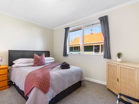 A bedroom with a bed and window at All Year Round Adventure Base - National Park
