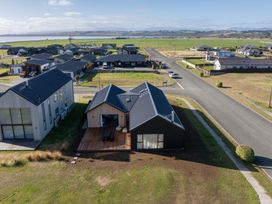 An outdoor view of a house and surrounding area at Southern Solace - Te Anau Holiday Home in Te Anau
