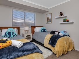 Serendipity - One Tree Point Holiday Home -  - 1182567 - thumbnail photo 19