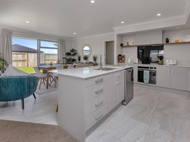 Serendipity - One Tree Point Holiday Home -  - 1182567 - thumbnail photo 10